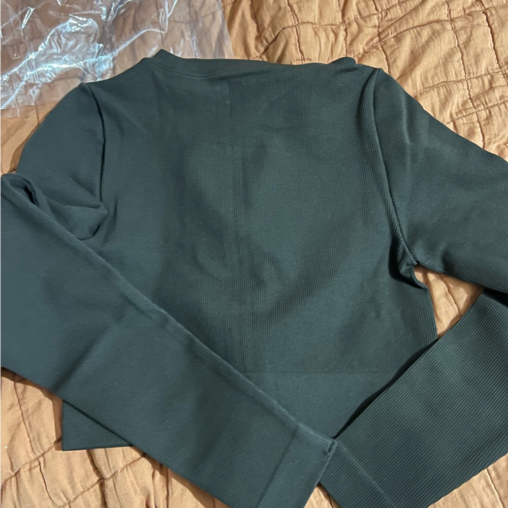 SET Active Black Ribbed Zip-Front Crop Top - Picture 3 of 4